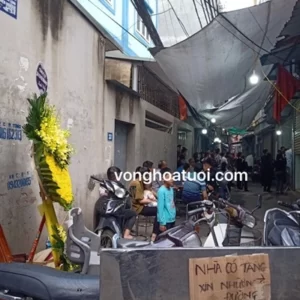 Vòng hoa tang lễ Đống Đa