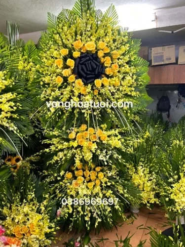 Vòng hoa nhà tang lễ 198 Trần Bình