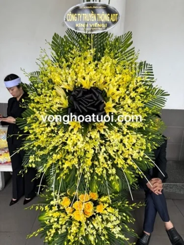 Vòng hoa nhà tang lễ 198 Trần Bình