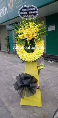 Vòng hoa nhà tang lễ 198 Trần Bình