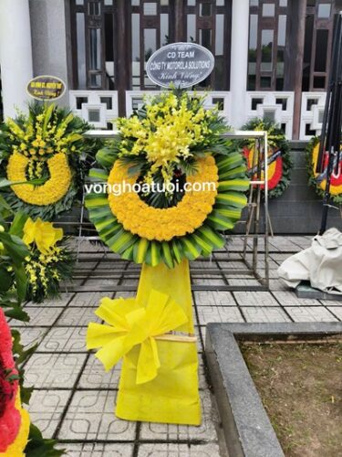 Vòng hoa nhà tang lễ 198 Trần Bình