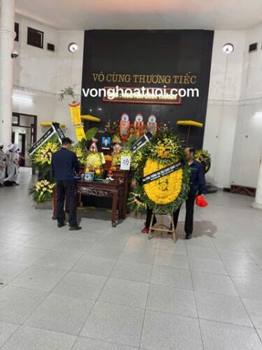 Vòng hoa đức giang long biên