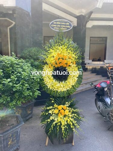 Vòng hoa tang lễ Ngã Tư Sở