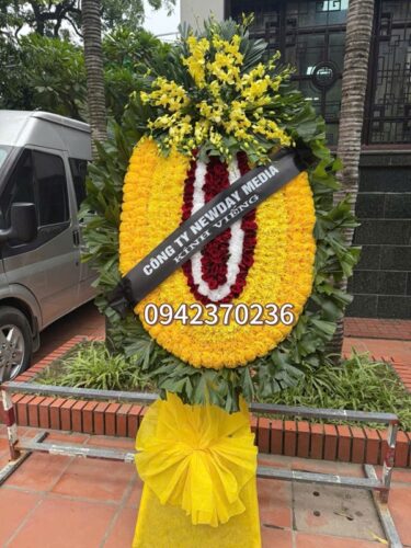 Vòng hoa nhà tang lễ 198 Trần Bình
